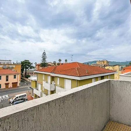 Edera With Balcony Few Steps From Sea - Happy *