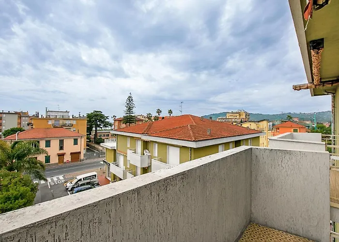 Edera With Balcony Few Steps From Sea - Happy *