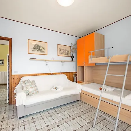 Edera With Balcony Few Steps From Sea - Happy