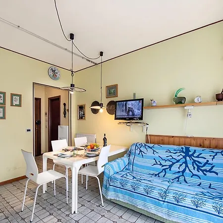 Apartment Edera With Balcony Few Steps From Sea - Happy
